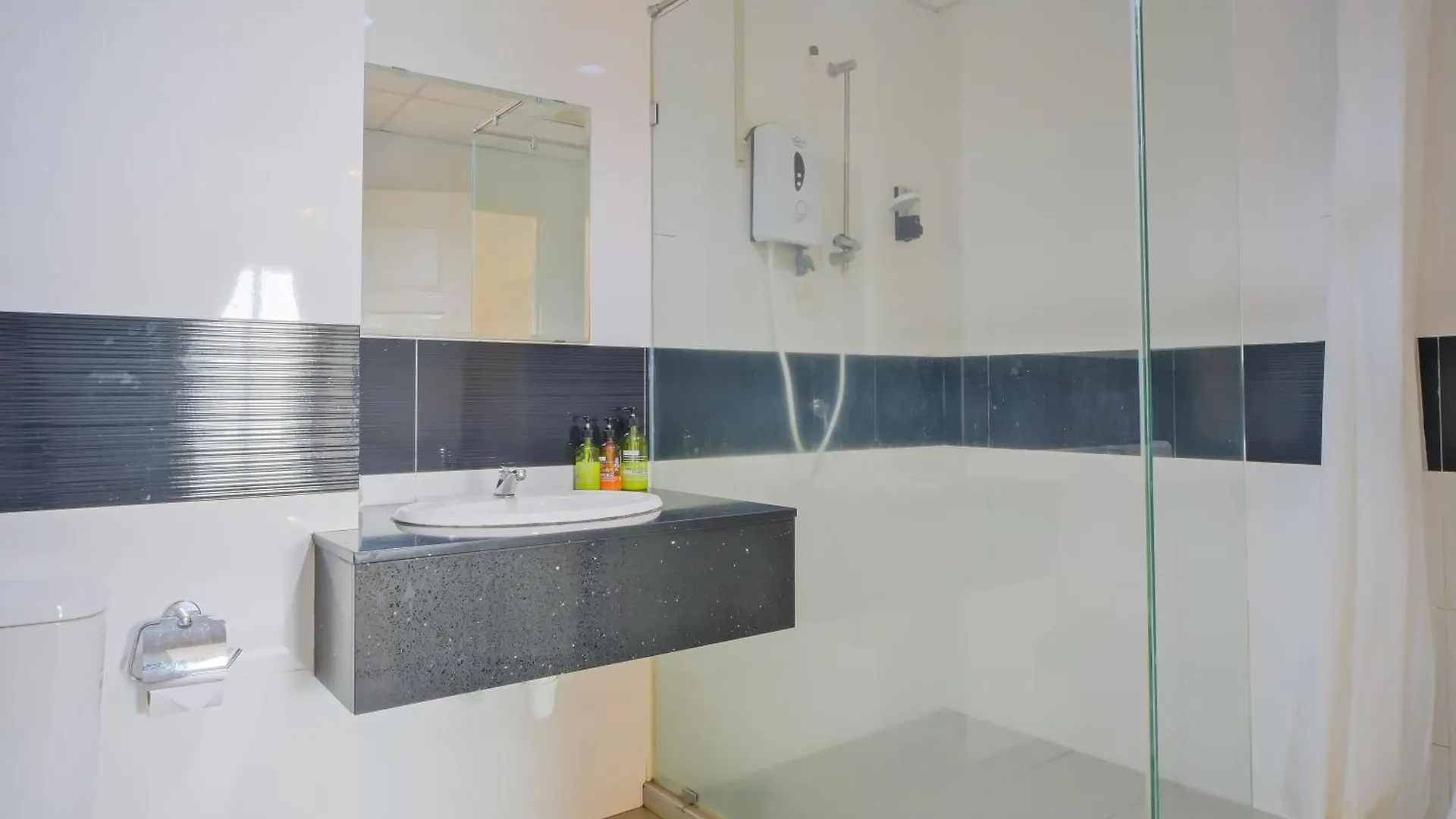Mansion One L 4Pax Studio L Cityview L Gleneagle L By Perfectsweethome George Town